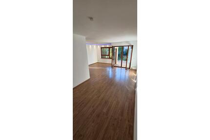 Reihenmittelhaus mit 6,5 Zimmern, Garten und TG Stellplatz - Wendlingen am Neckar