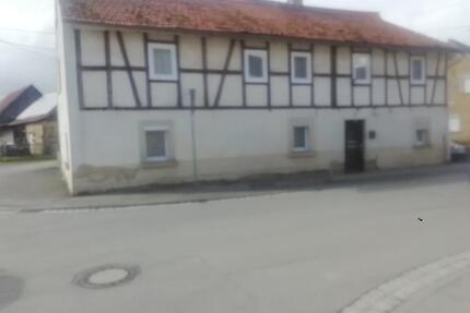 Haus zu mieten - 700,00&nbsp;EUR Kaltmiete, ca.&nbsp; 232,00&nbsp;m&sup2; in Hofheim in Unterfranken (PLZ: 97461)