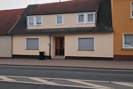 Reihenmittelhaus in CalbeSaale - 69.000,00&nbsp;EUR Kaufpreis, ca.&nbsp; 124,50&nbsp;m&sup2; in Calbe (Saale) (PLZ: 39240)