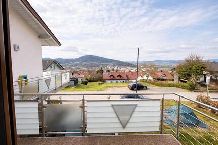 118 m2 Wohnung mit Wintergarten, zwei großen BalkonenPanorama - Chamerau