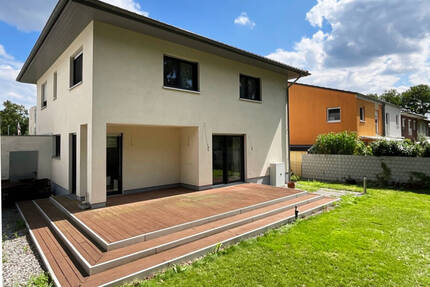 Einfamilienhaus mit 4 Bädern in gefragter Lage in Heiligensee - Berlin