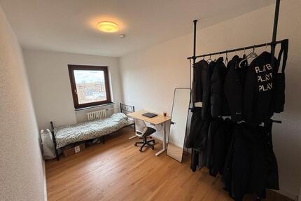 Zimmer in 4er WG ab 01.04 frei (Mühleim und Deutz strasse) - Köln Mülheim