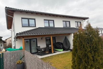 DHH sehr gepflegt- erst 3 Jahre mit Garten und Garage - Landau an der Isar