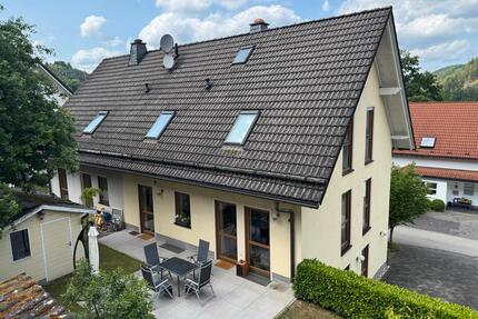 Perfektes Doppelhaus für Familie und Gewerbe unter einem Dach - Lennestadt