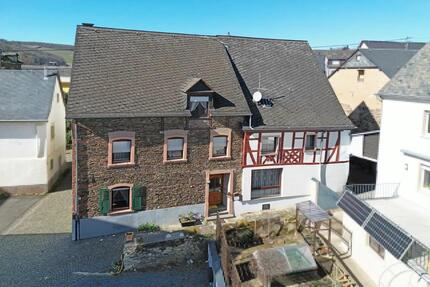 Einfamilienhaus mit viel po­ten­zi­al - Haus zu verkaufen - Lösnich