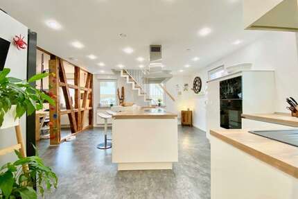 Haus zum Kaufen in Ludwigsburg Pflugfelden 879.000,00 € 304 m² - Ludwigsburg / Pflugfelden