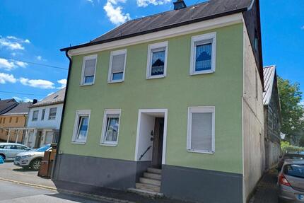 Einfamilienhaus im Hunsrück - 130.000,00&nbsp;EUR Kaufpreis, ca.&nbsp; 110,00&nbsp;m&sup2; in Niederwörresbach (PLZ: 55758)