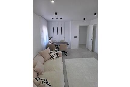Modernisierte 4 Zimmer Wohnung mit 2 Balkone und Tiefgarage. - Öhringen