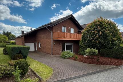 Attraktives verklinkertes EFH mit 140 qm Wohn u. Nutzfläche 5 ZKB - Nauroth