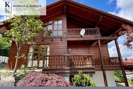 Gepflegtes Einfamilienhaus aus Holz mit Garage und Garten - Viechtach