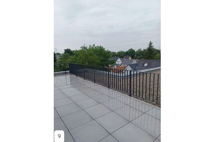 Komfortable 2-Zimmer-Wohnung mit Balkon und Dachterrasse - Stadtbergen
