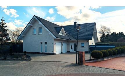 220 m² Einfamilienhaus mit Garten & 2 Garagen – sofort frei - Bramsche