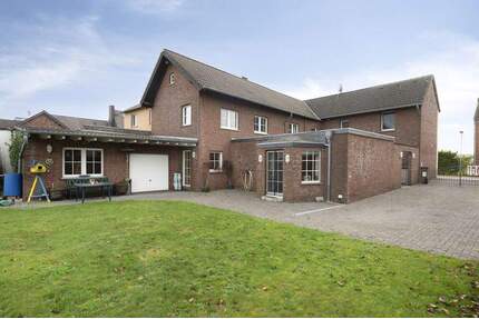 Großzügiges Wohnhaus mit Innenhof, Garten und Ausbaupotenzial in Gangelt- Stahe! - Gangelt / Stahe