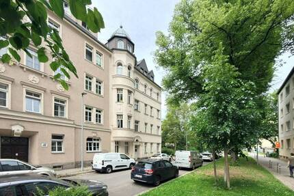 Erstbezug nach Sanierung! WG-geeignet + Wohnen am Campus... 2 Zimmer + EBK + Balkon + Bad mit Wanne + Gäste-WC+ schöner Garten - Chemnitz Lutherviertel