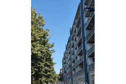 Großzügige 2-Zimmer-Wohnung mit Loggia und Aufzug in Offenbac - Offenbach am Main Hafen