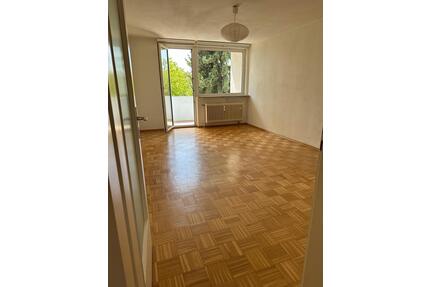 Helle 2-Zimmer-Wohnung mit Loggia zur Südseite und Grünblick - Sindelfingen