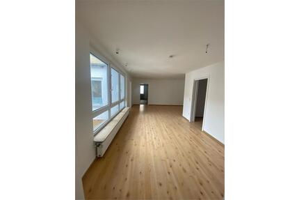 City-Wohnung in Bad Kreuznach: 5-Zimmer-Küche-Bad mit Balkon - frisch renoviert