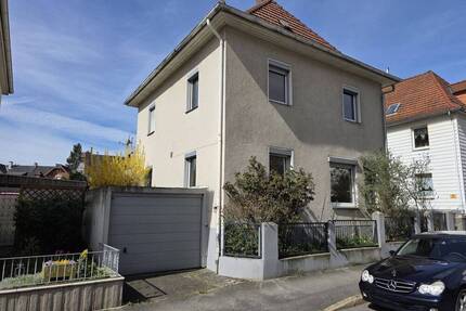 Solides Wohnhaus mit Entwicklungspotenzial in Stadtlage - Coburg