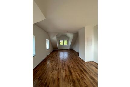 Helle und gepflegte Dachgeschosswohnung 2023 Saniert - Witten Annen