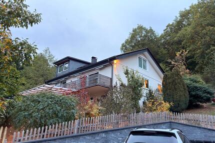 Großzügiges Haus am Waldrand mit Einliegerwohnung - Albersweiler