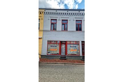 Büro- bzw. Geschäftsraum - 1.020,00&nbsp;EUR Kaltmiete, ca.&nbsp; 65,00&nbsp;m&sup2; in Röbel/Müritz (PLZ: 17207)
