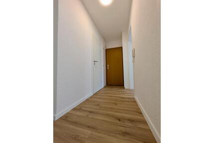 Stabile Kapitalanlage: modernisierte 3-Raum-Wohnung mit EBK - Hohenstein-Ernstthal