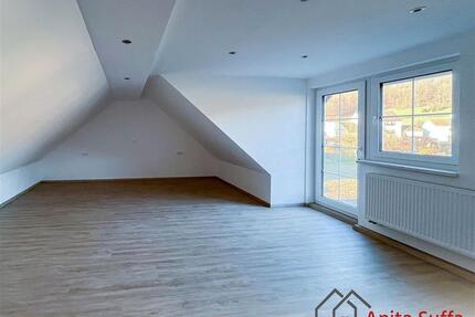 Helle, großzügig geschnittene 3,5-Zimmer-Wohnung mit 125 m² Wohnkomfort - Neustadt an der Aisch