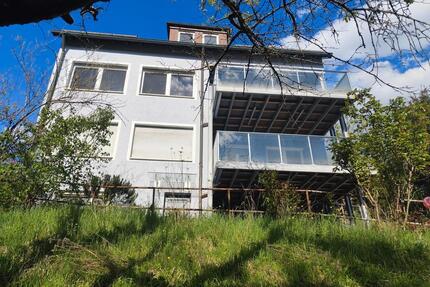 Geräumiges Zweifamilienhaus in Esslingen am Neckar (Baujahr 1954)