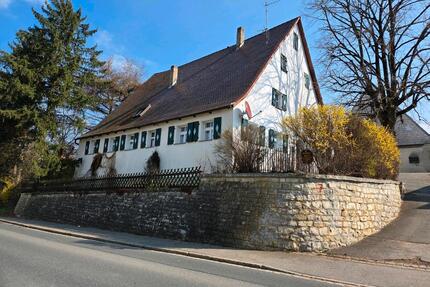 Denkmalgeschütztes Wohnhaus - 900,00&nbsp;EUR Kaltmiete, ca.&nbsp; 250,00&nbsp;m&sup2; in Henfenfeld (PLZ: 91239)