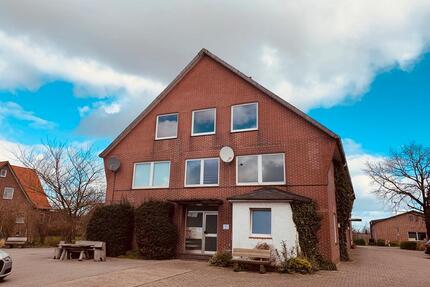 Frisch renovierte 2-Zimmer-Wohnung in zentraler Lage auf Obsthof in Jork