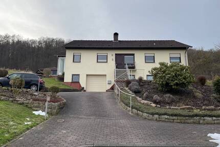 Charmantes Einfamilienhaus mit Wintergarten und großem Garten in Oberweser-Gottstreu - Oberweser / Gottstreu