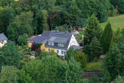 Charmante Doppelhaushälfte mit moderner Wärmepumpe, Wintergarten & gepflegtem Grundstück in BergaElster