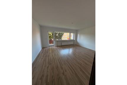 Helle renovierte 3-Zimmer Wohnung mit Balkon - Tostedt