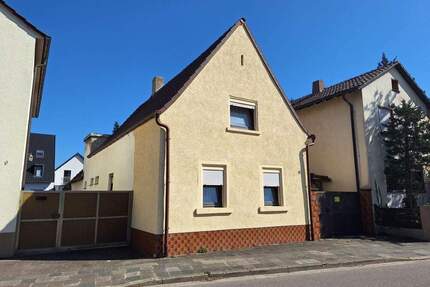 Einfamilienhaus mit Anbau, Garage und Garten - modernisierungsbedürftig - Mutterstadt