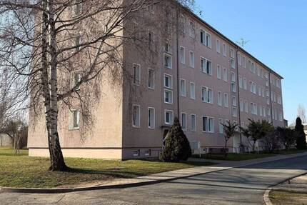 Stabil vermietete 4-Zimmer-Wohnung in Berlstedt mit Balkon