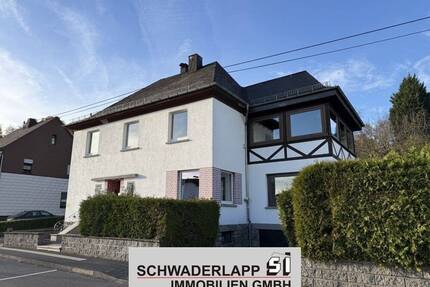 Ansprechendes Einfamilienhaus mit Einliegerwohnung und großem Grundstück in Raubach