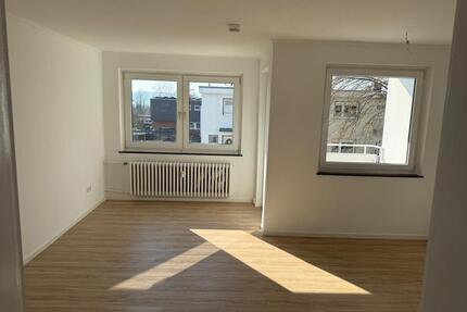 helle, moderne 1,5-Zimmer-Wohnung mit Balkon ab sofort frei - Hessisch Oldendorf