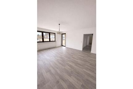 2 ZKB, mit Balkon&Tiefgarage. Idstein Zentral, Neu renoviert!