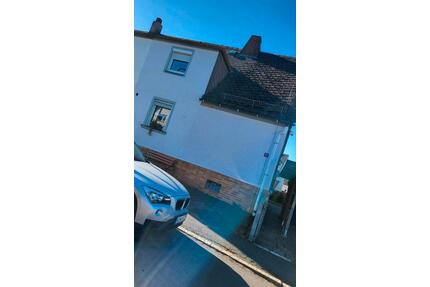 Solide Massivbau-DHH mit viel Gestaltungspotenzial – provionsfrei - Röslau