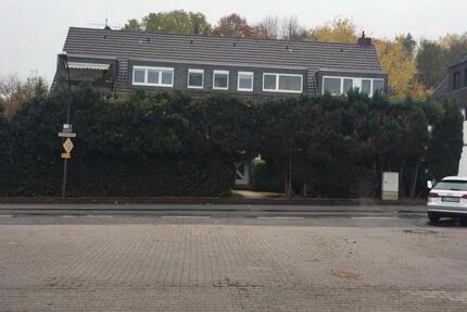 Moderne 3-Zimmer-Wohnung mit Balkon, Garage & Keller - Bergisch Gladbach Gronau