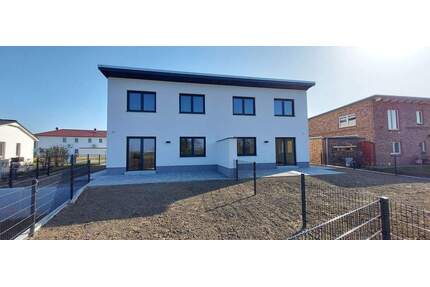 Moderne 5-Zimmer-Mietwohnung in Form einer Haushälfte mit Garten & Terrasse in gefragter Lage von Stralsund zu vermieten