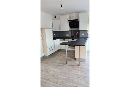 Schöne Wohnung, 2 Zimmer, Küche, Bad, Stellplatz - Ingolstadt