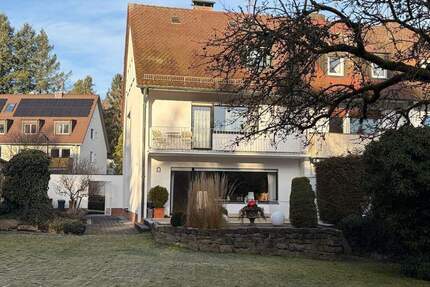 Großzügiges Wohnhaus mit wunderschönem Gartengrundstück in bevorzugter Wohnlage in Zirndorf