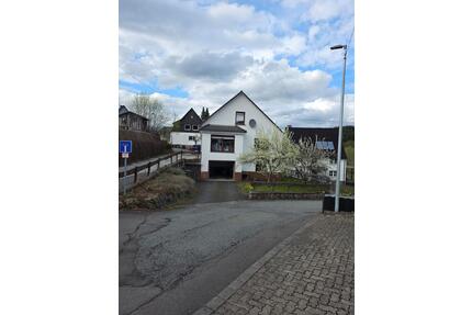 Einfamilienhaus - 175.000,00&nbsp;EUR Kaufpreis, ca.&nbsp; 100,00&nbsp;m&sup2; in Kirchhundem (PLZ: 57399)