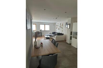 Moderne 2-Zi. Wohnung mit großem Bad, Klima & Garten- zentr. Lage - Kleinwallstadt