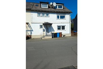 Haushälfte 6 ZKB - 1.350,00&nbsp;EUR Kaltmiete, in Driedorf (PLZ: 35759)