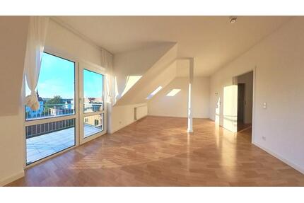 Helle 2-Raum Wohnung (EBK, Balkon, Stellplatz, Keller) - Erfurt
