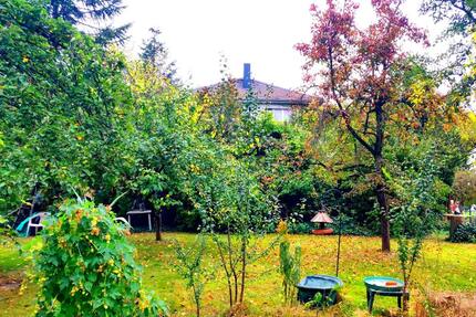 Großer Garten, dreistöckiges Haus Trabrennbahn Mariendorf Berlin