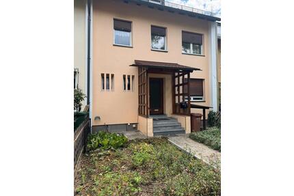 von privat: Reihenmittelhaus mit Garage in Schwaig - Schwaig Bei Nürnberg