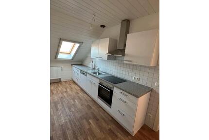 Renovierte Dachgeschosswohnung (65qm) in Alt-Hamborn - Duisburg